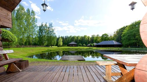 BRŪVERI MĀJA AR LAUKU PIRTI 2